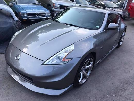 A silver 370Z